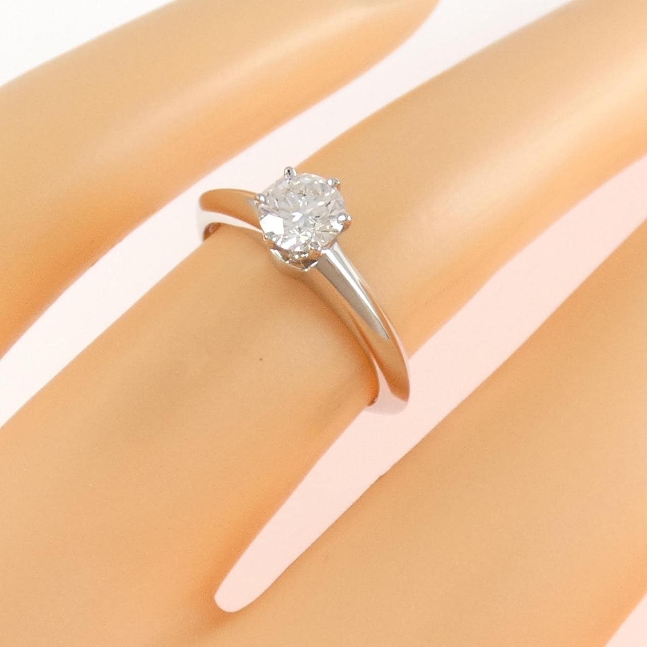 ティファニー クラシックソリティア リング 0.41CT F VVS1