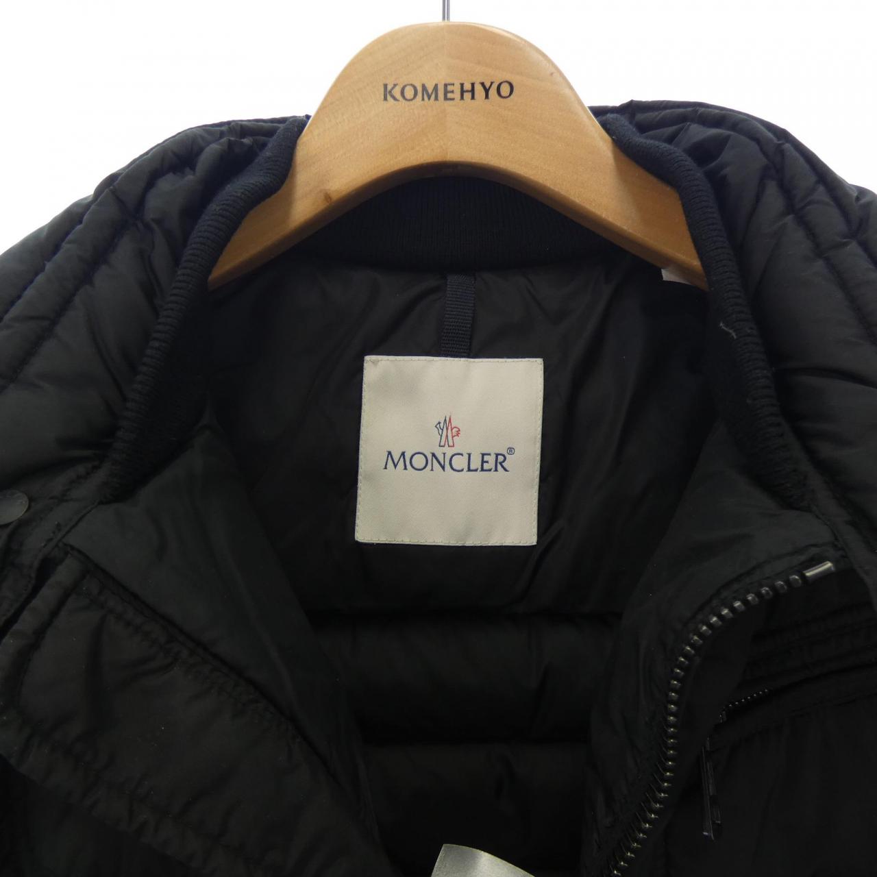 モンクレール MONCLER ダウンジャケット