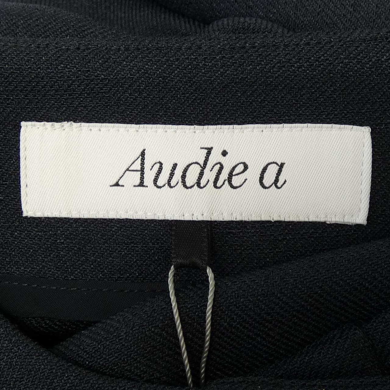 AUDIE A MUSES トップス