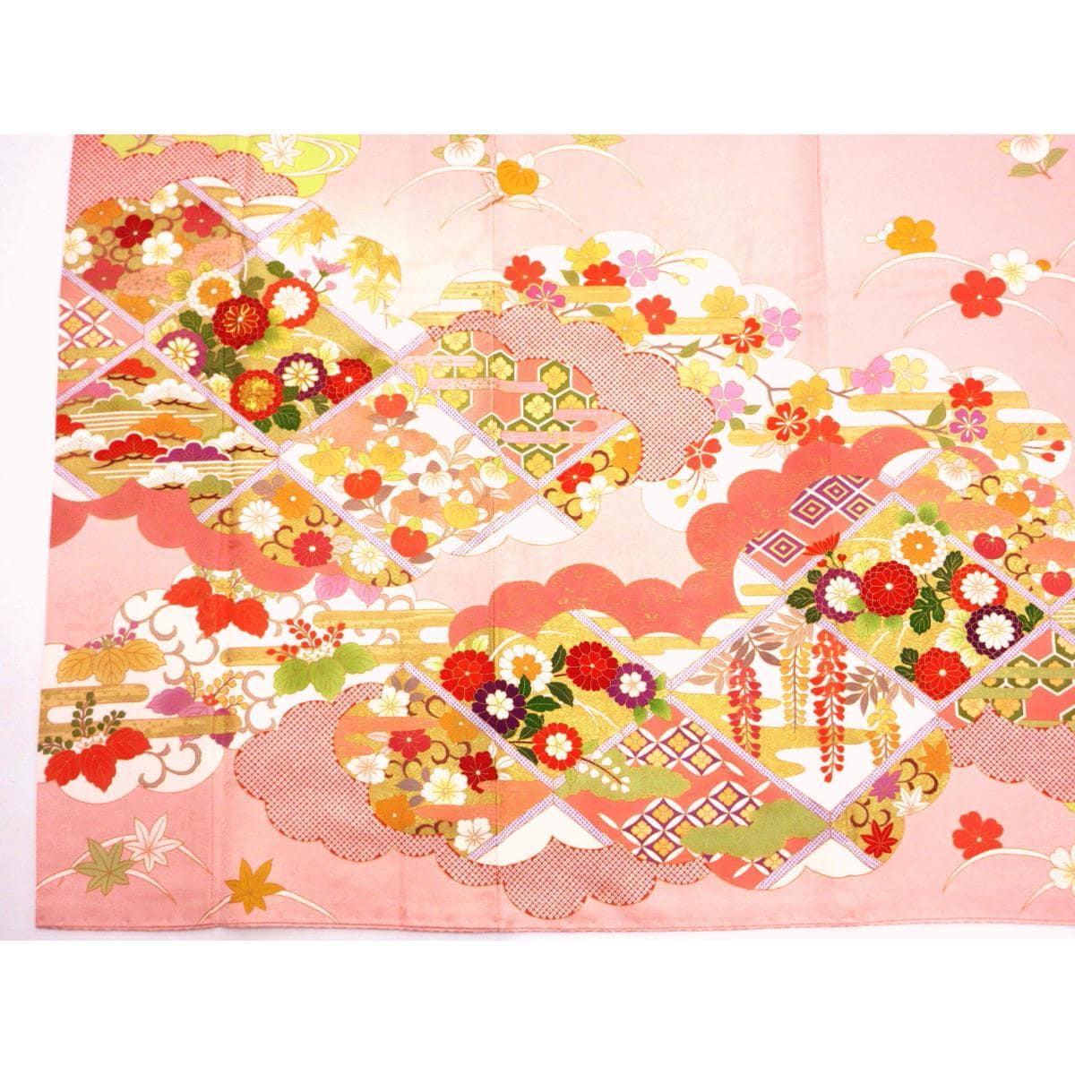 振袖　友禅金彩加工　刺繍入り