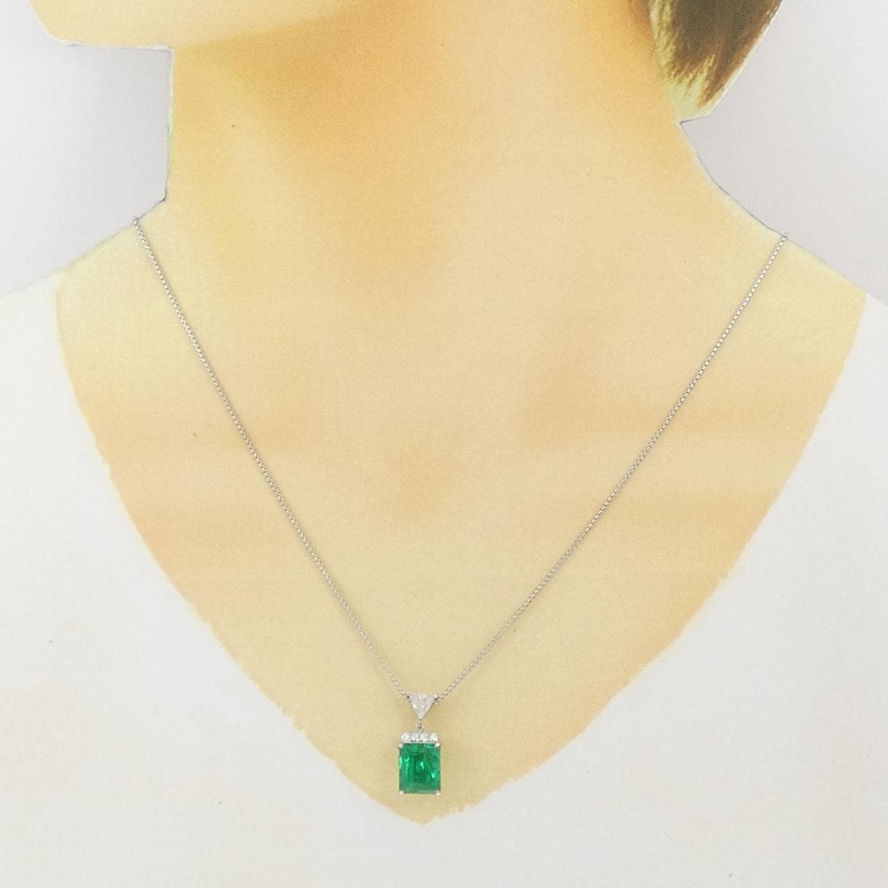 PT900/PT850 エメラルド ネックレス 3.94CT