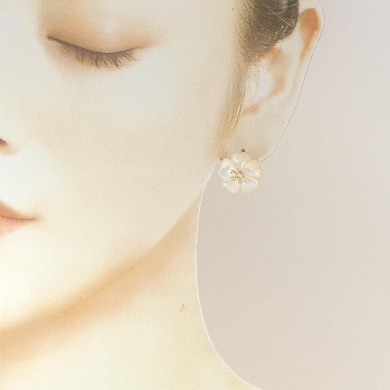 K18YG フラワー マザーオブパール ピアス