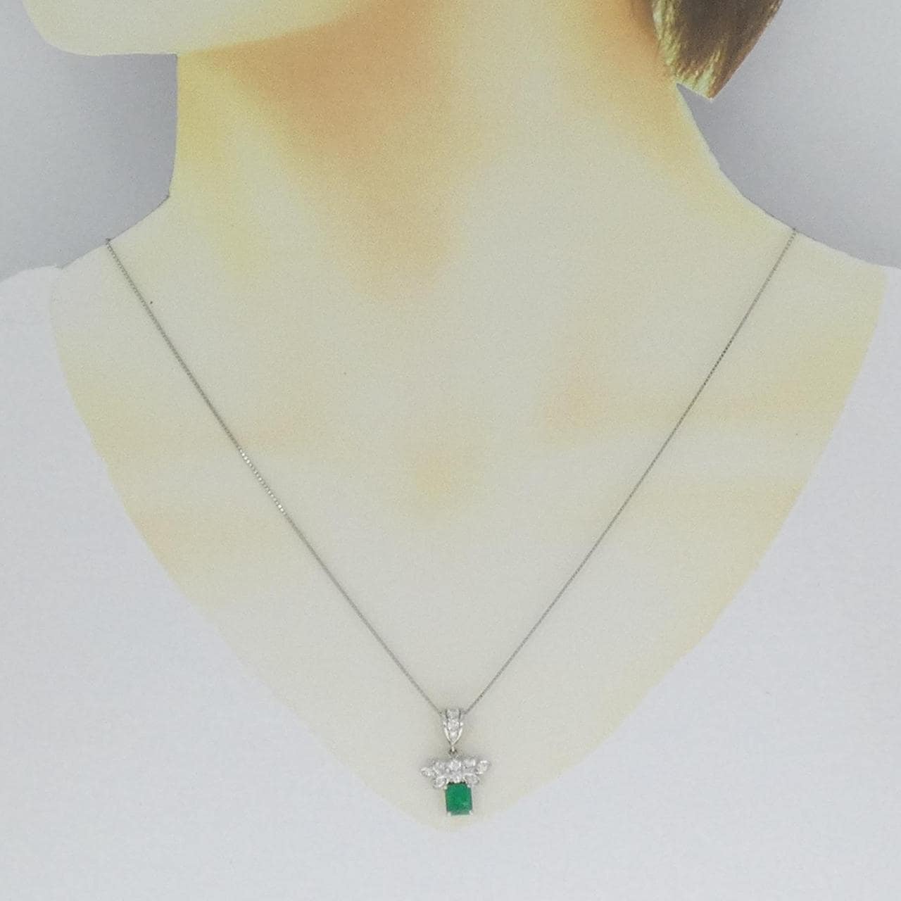 PT900/PT850祖母綠項鏈0.69CT