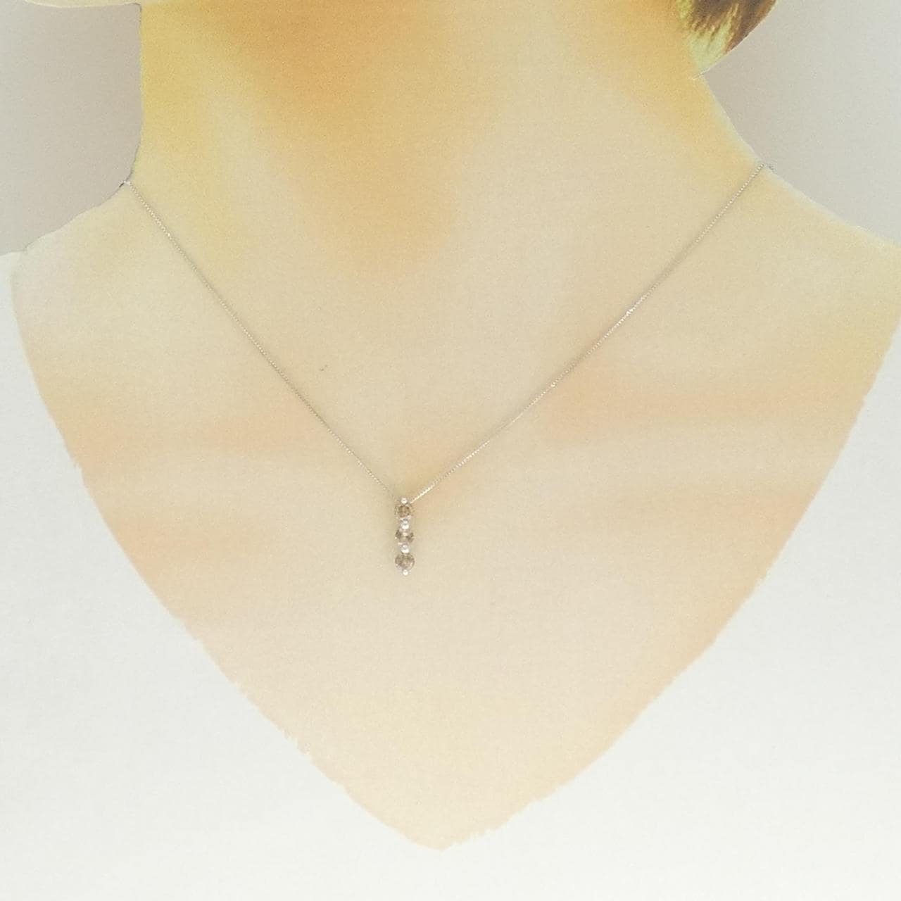 K18WG スリーストーン ダイヤモンド ネックレス 0.5CT