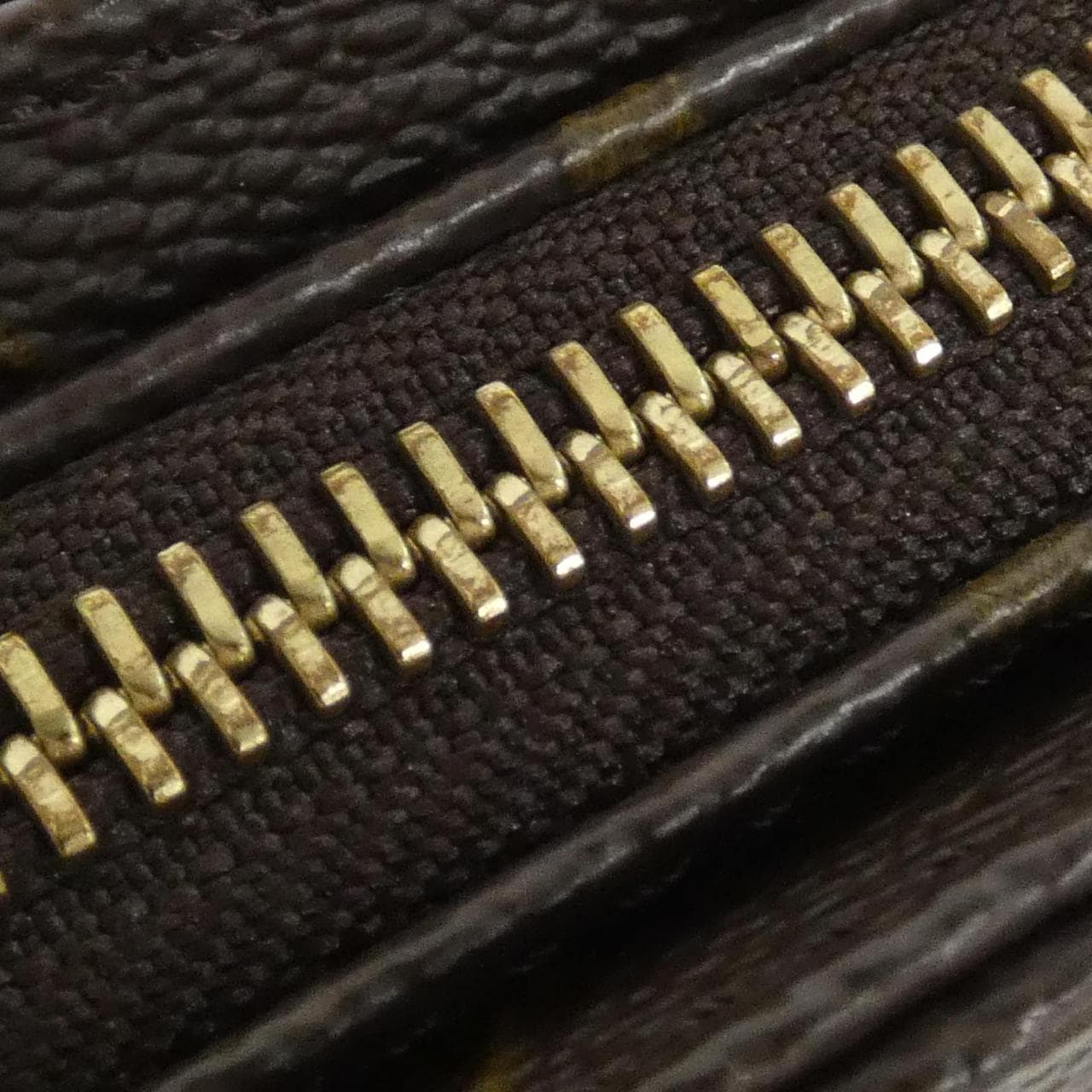 LOUIS VUITTON Monogram Loop 中 M51146 單肩包