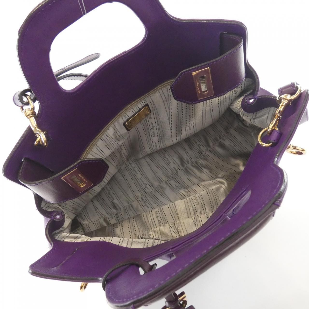 サルヴァトーレフェラガモ 21 C537 バッグ