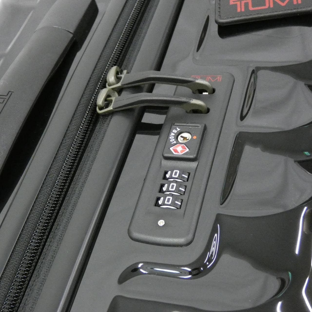 [新品] Tumi 19 DEGREE 短途旅行可擴展 4 輪包裝 67L 1396851041行李箱