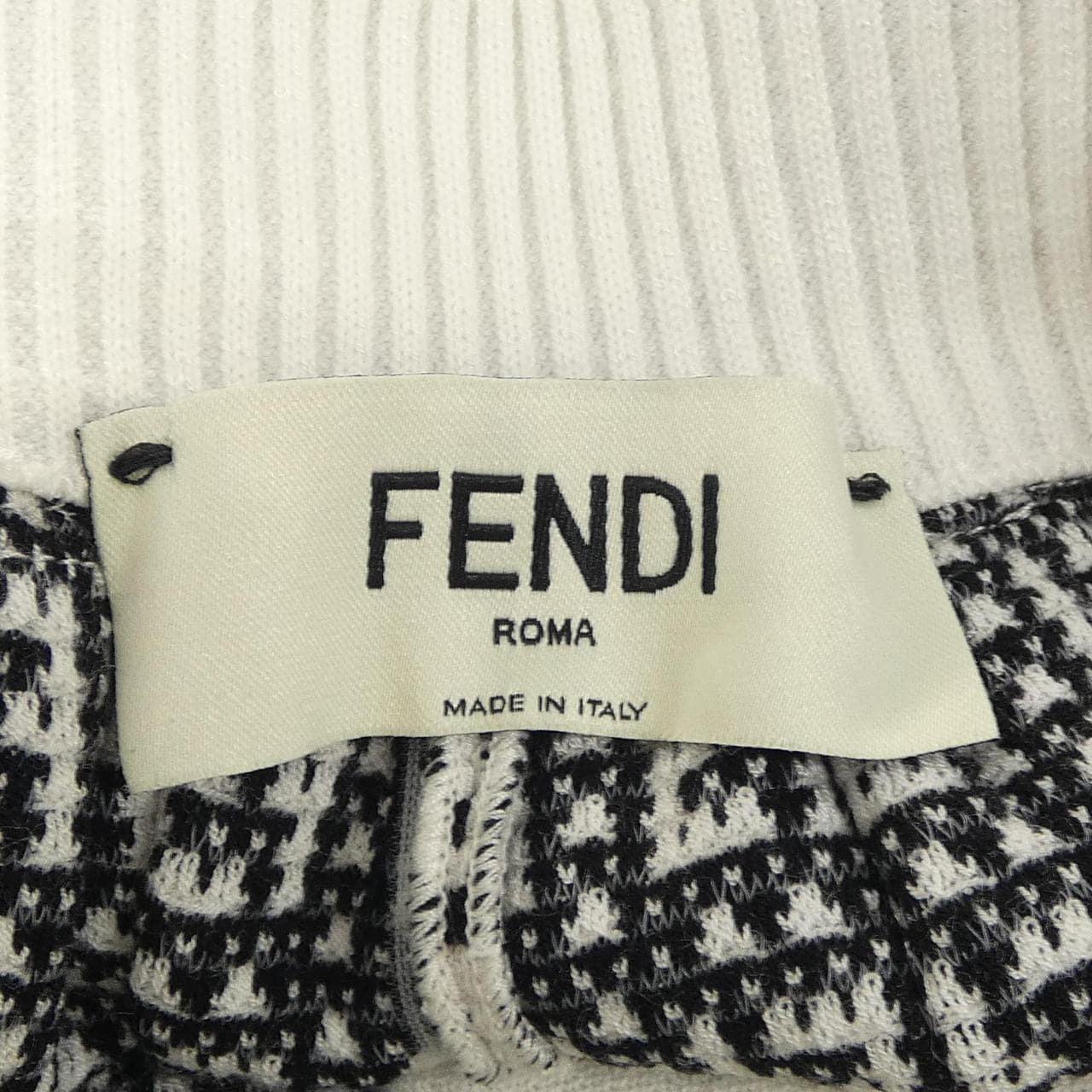 フェンディ FENDI FZR724 AF4U ショートパンツ