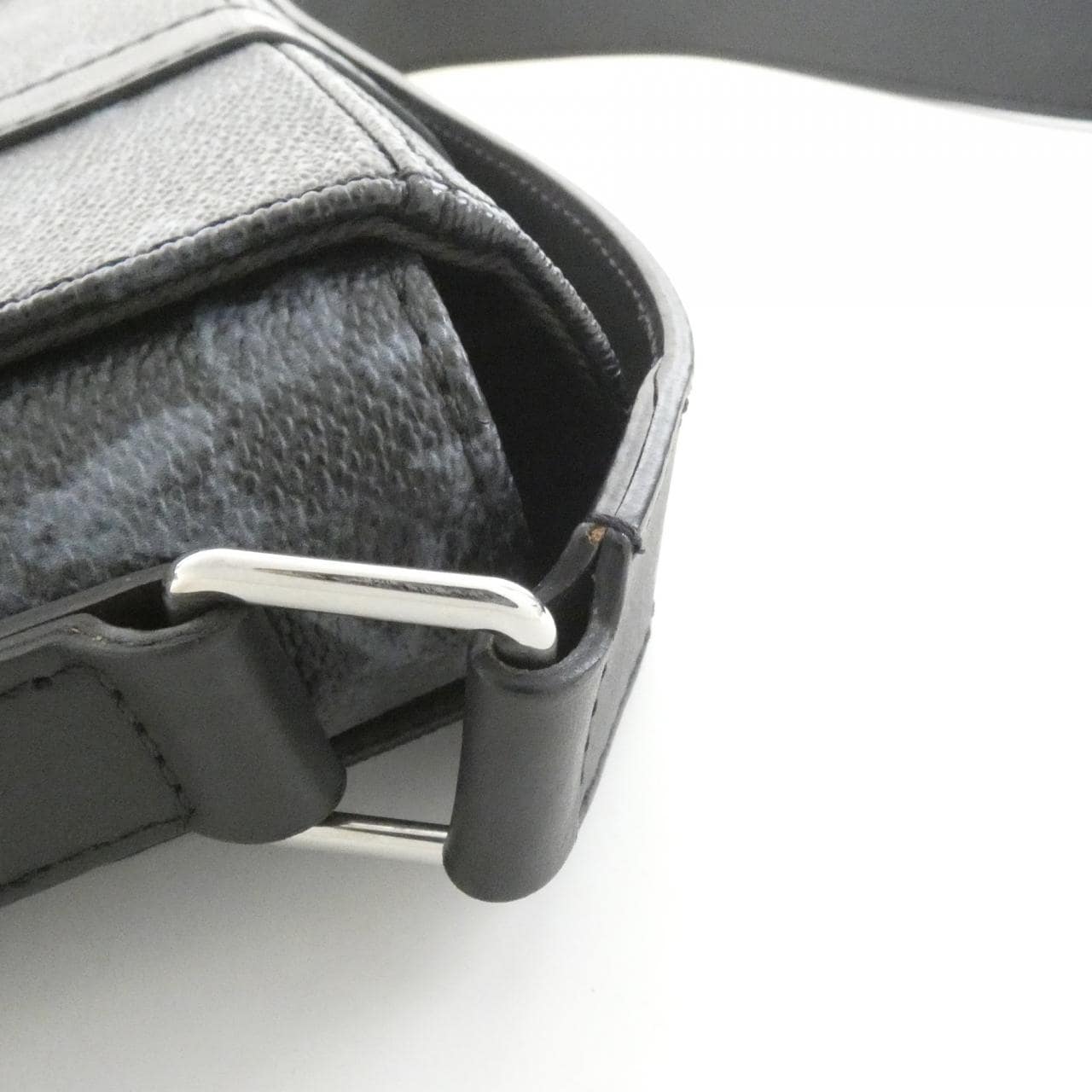 ルイヴィトン モノグラム パステル ノワール トランク メッセンジャー M57271 ショルダーバッグ