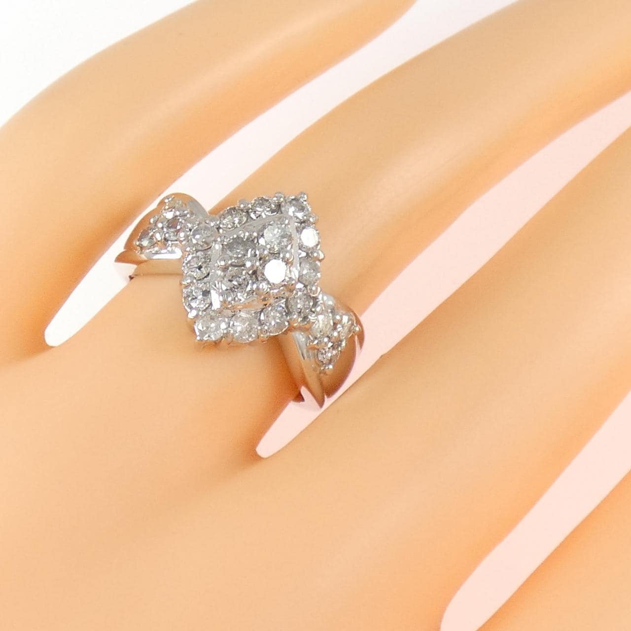 PT900 ダイヤモンド リング 1.00CT