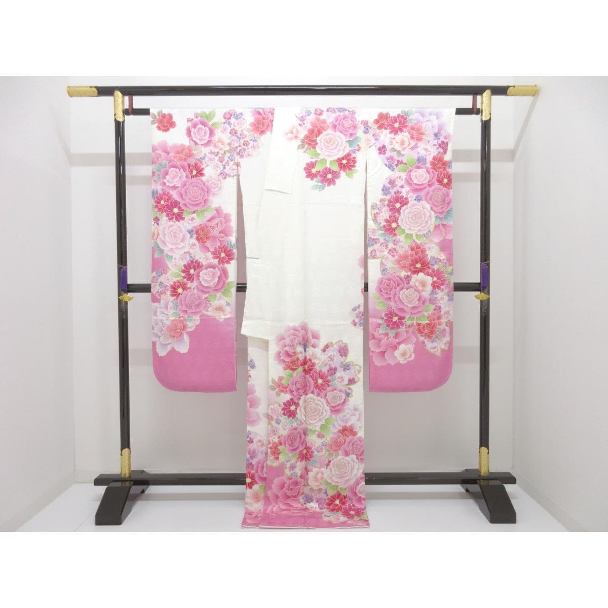 【未使用品】振袖　友禅金彩加工　刺繍入りボカシ染