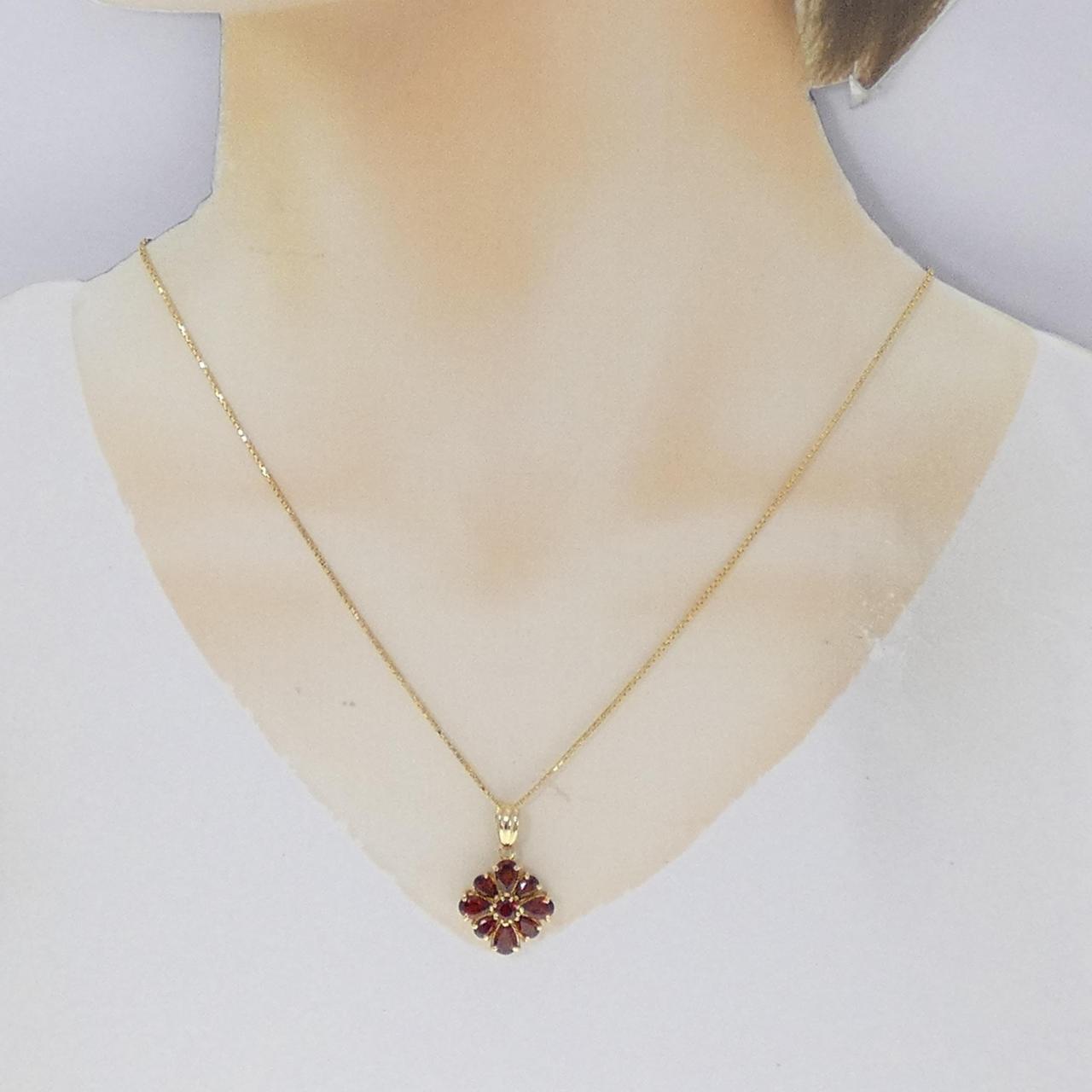 K18YG flower Garnet necklace