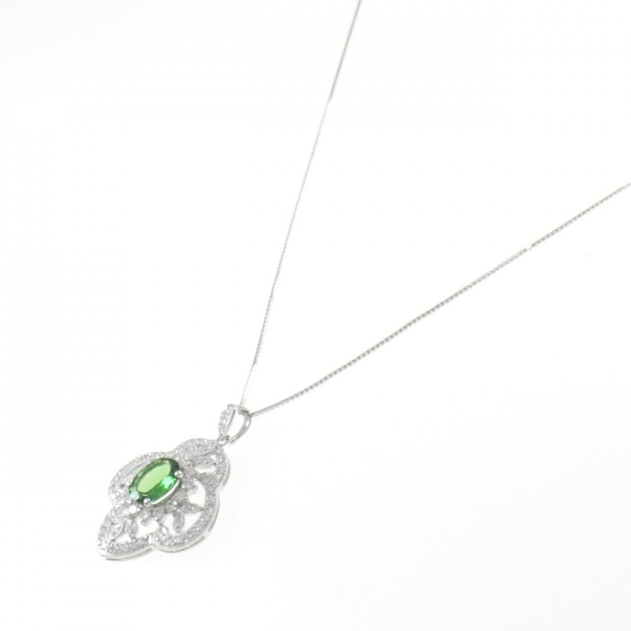K18WG green Garnet necklace 1.34CT