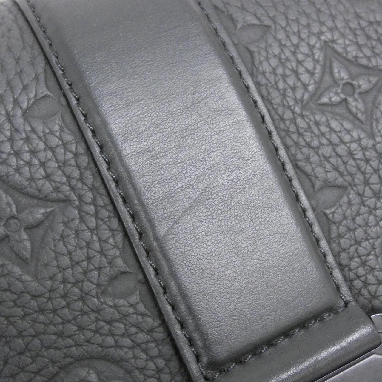 LOUIS VUITTON Taurillon Monogram S 斗篷邮差包 M23741 单肩包