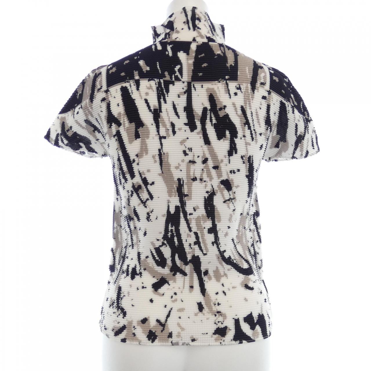 ミーイッセイミヤケ me ISSEY MIYAKE トップス