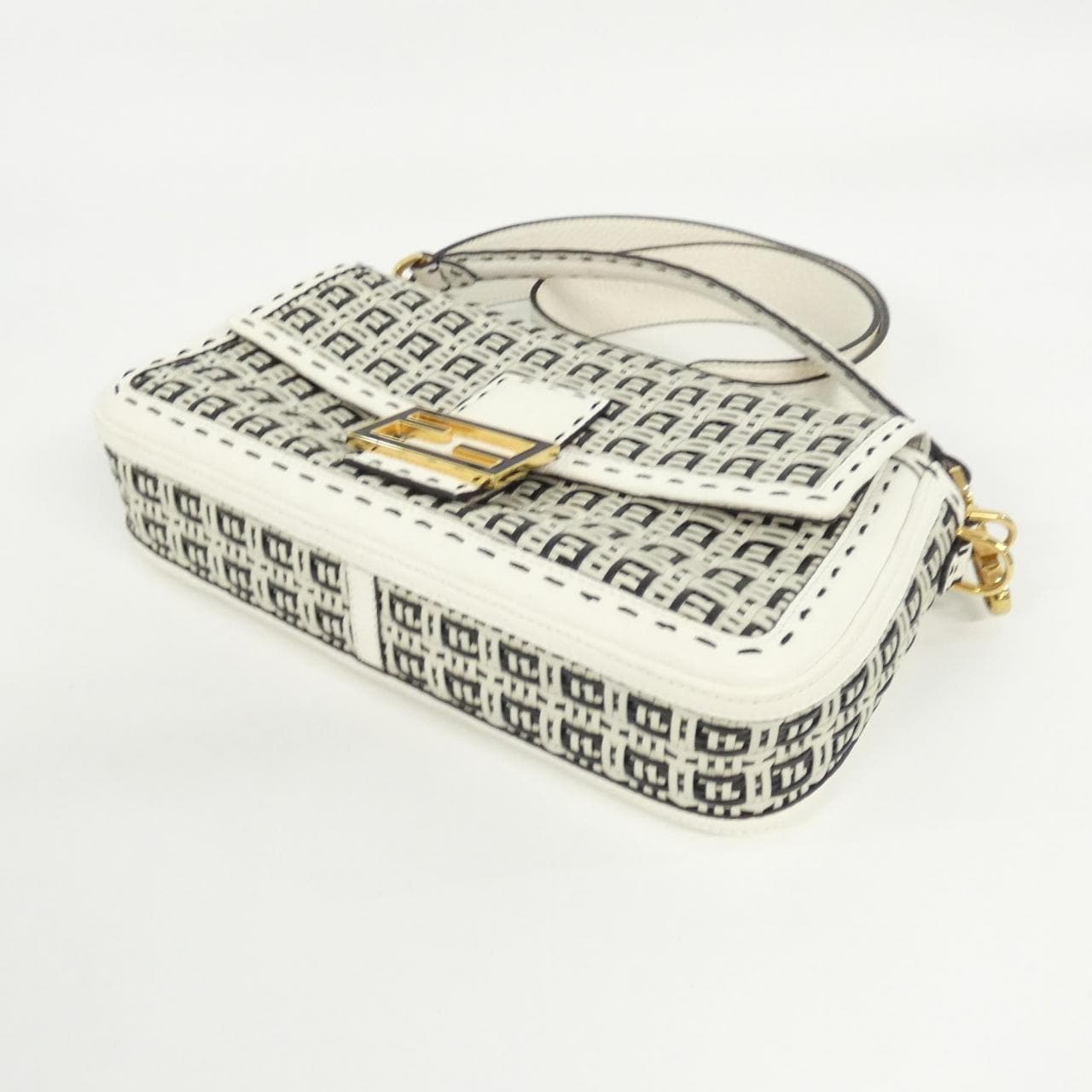 フェンディ SELLERIA バゲット 8BR600 AF2Y ショルダーバッグ