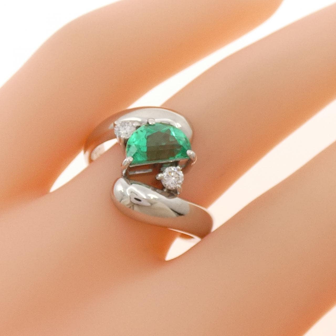 PT900 エメラルド リング 0.92CT
