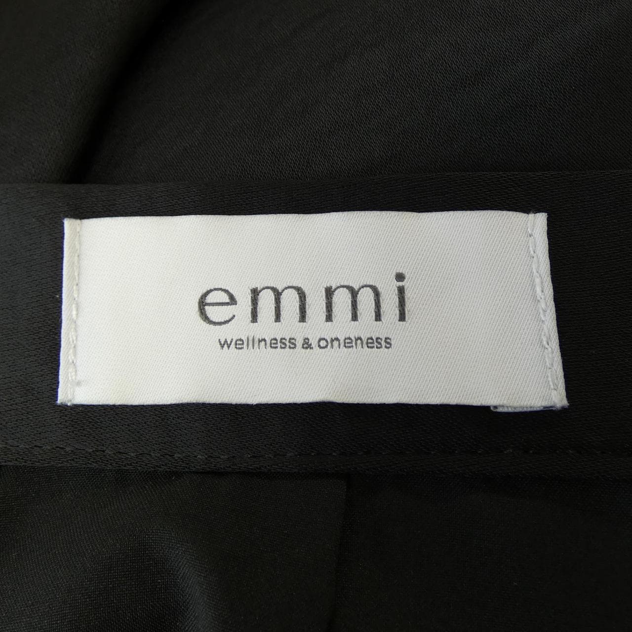 エミ emmi スカート