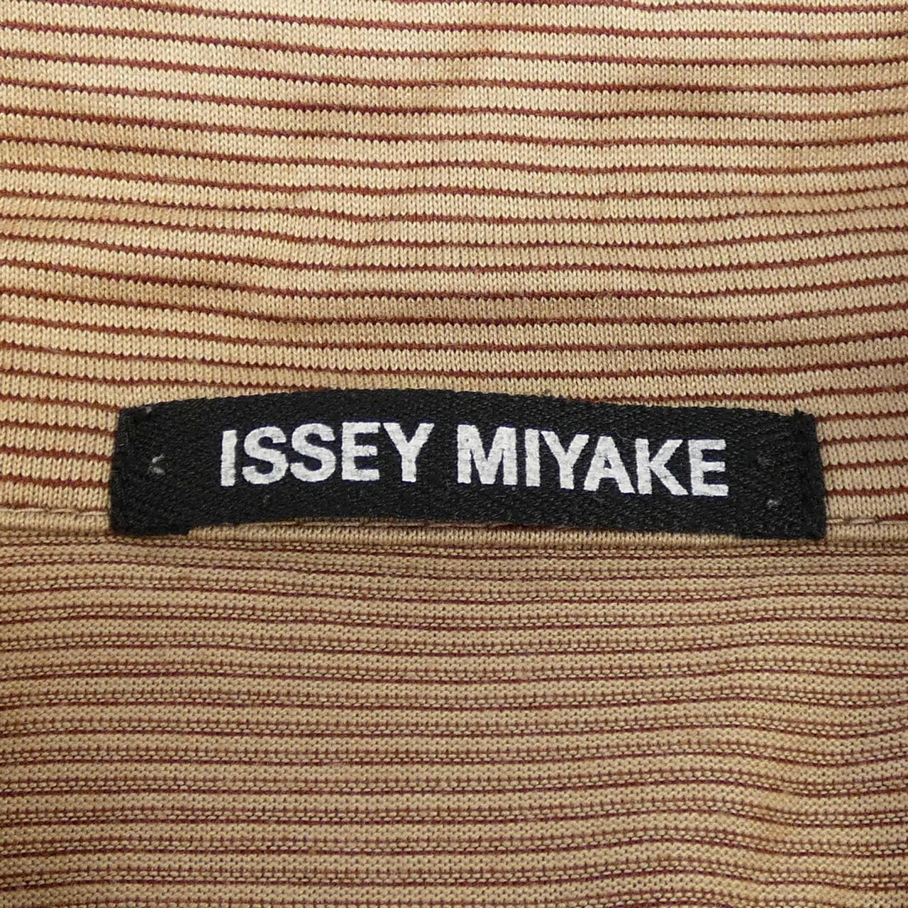 イッセイミヤケ ISSEY MIYAKE ME91JM428 ポロシャツ