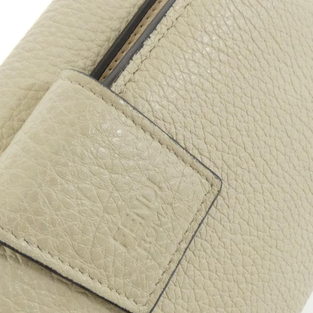 フェンディ ピーカブー 8M0437 A91B 財布