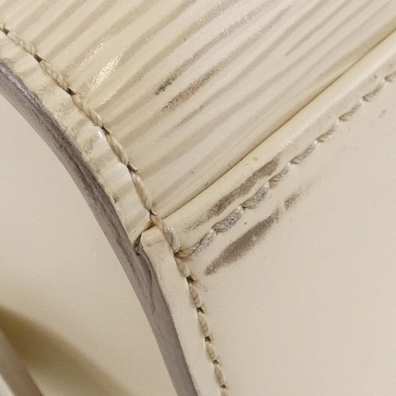 ルイヴィトン エピ ポンヌフ PM M5907J バッグ