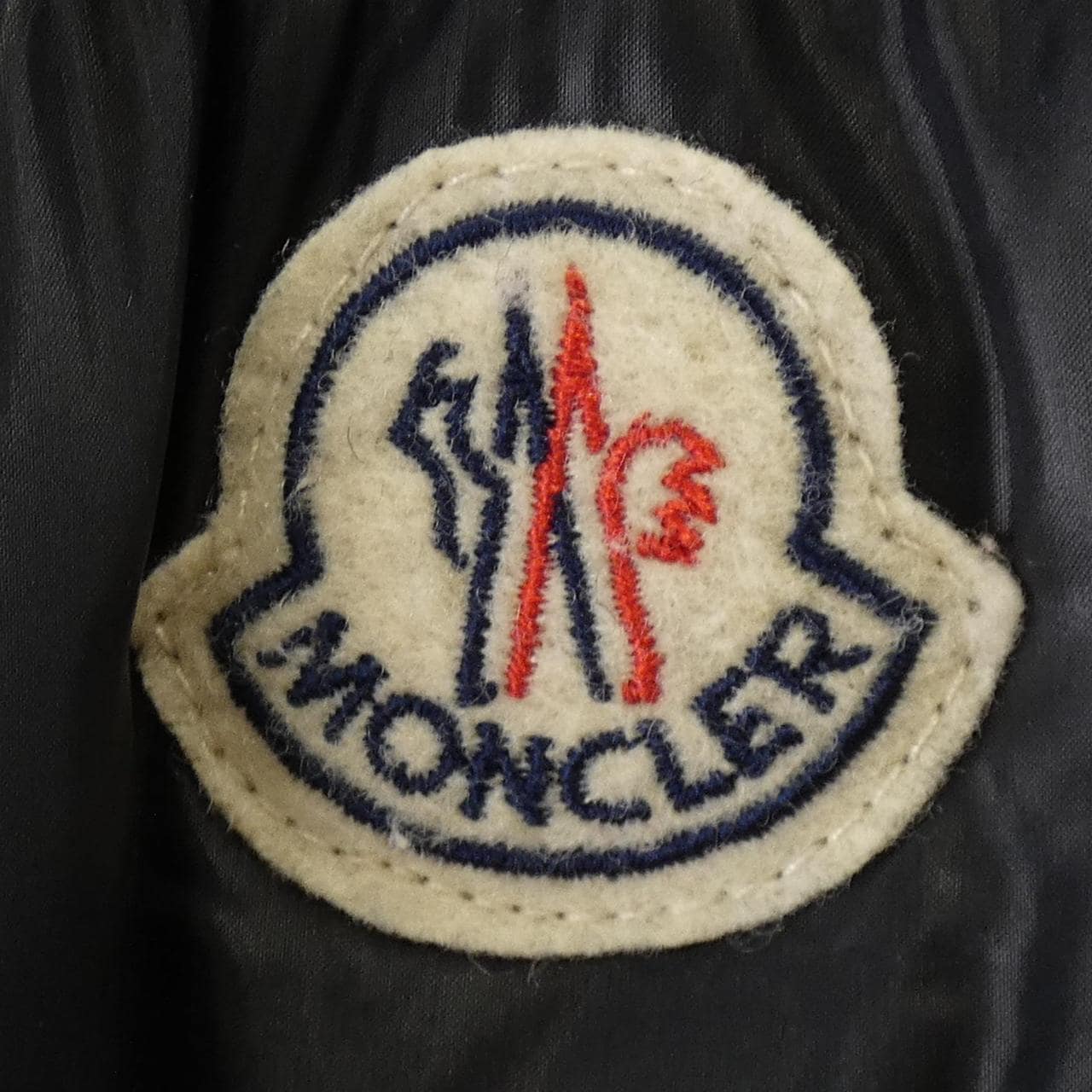 モンクレール MONCLER SERINDE ダウンジャケット