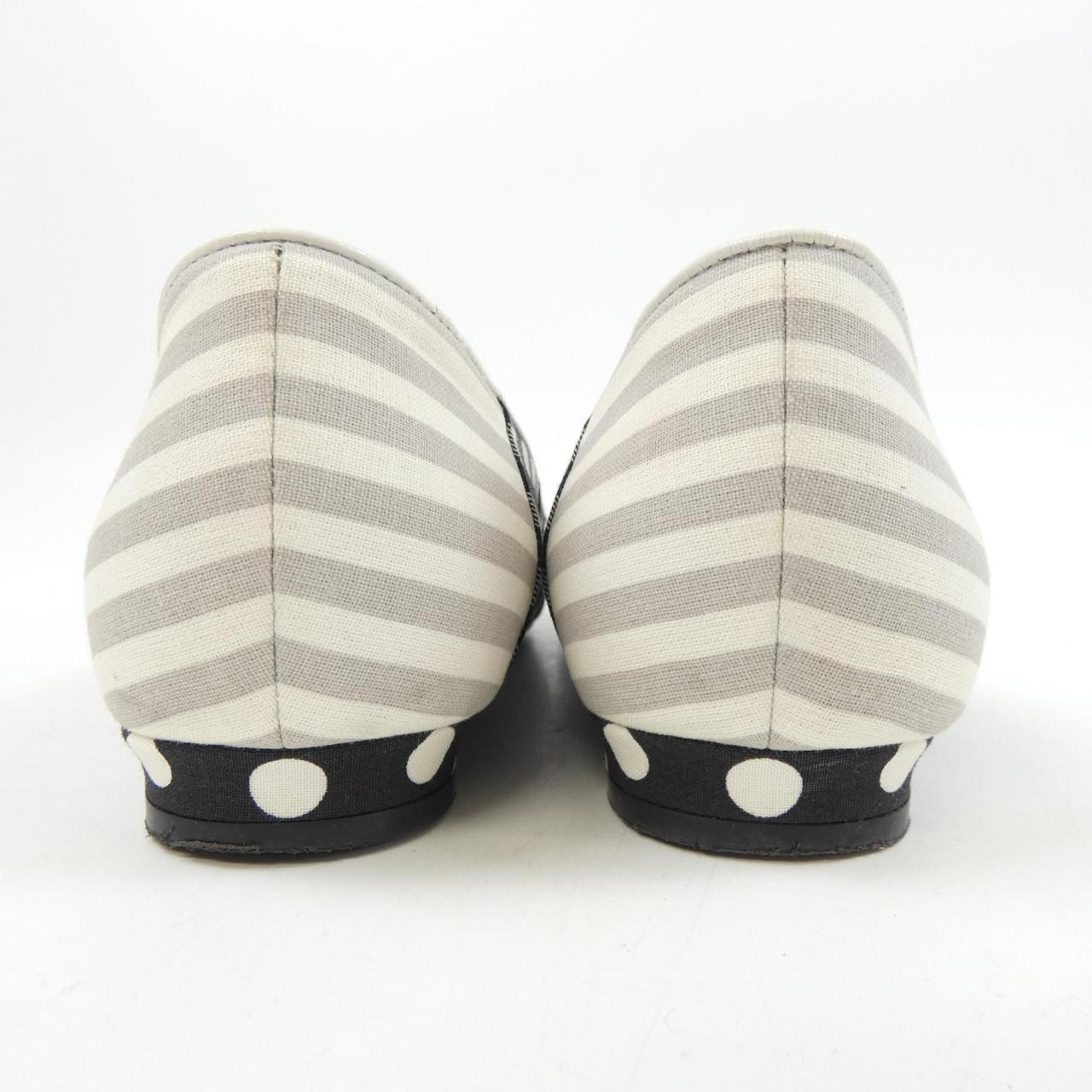 マノロブラニク MANOLO BLAHNIK フラットシューズ