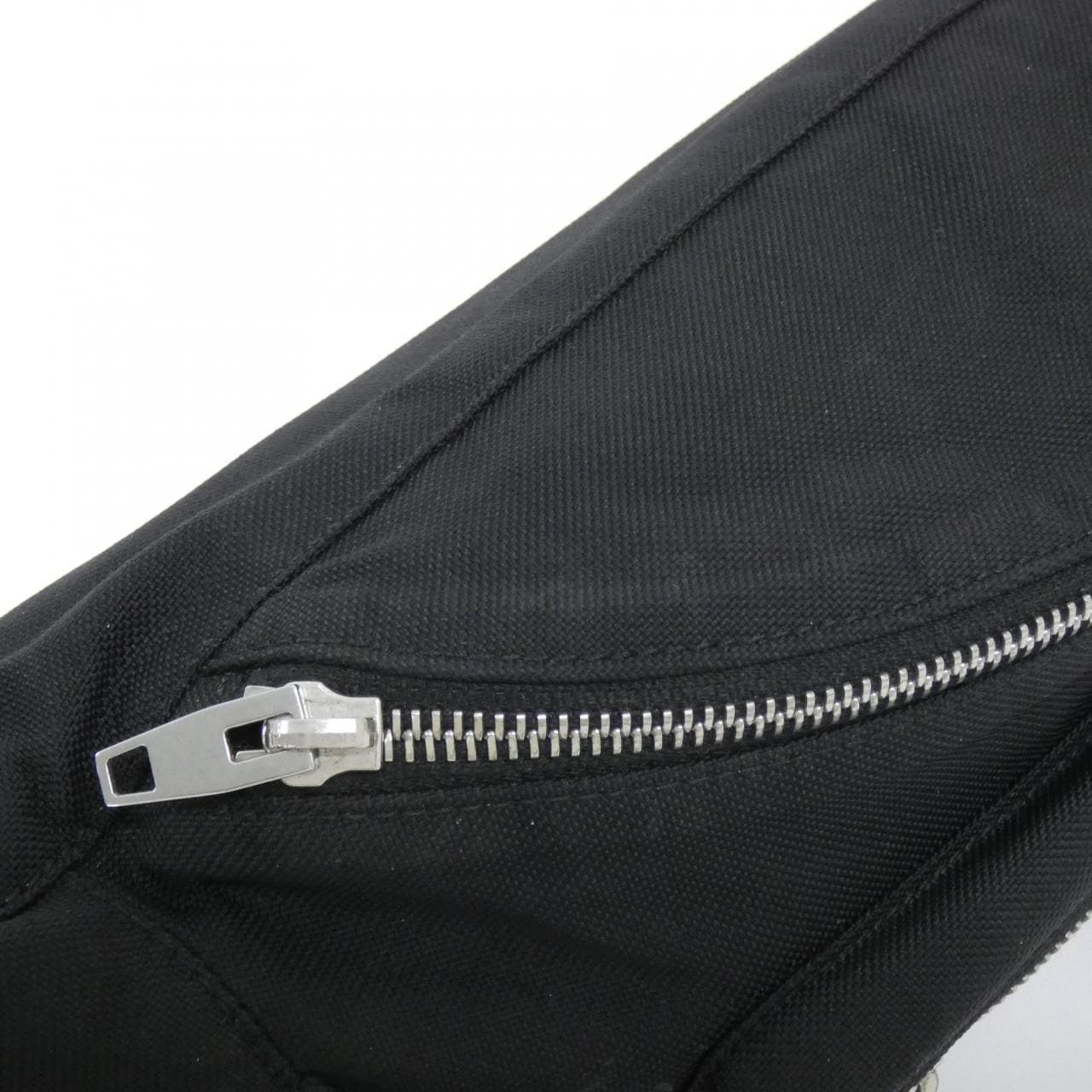 セリーヌ ラージ ジップド ベルト バッグ 198682DMT ショルダーバッグ