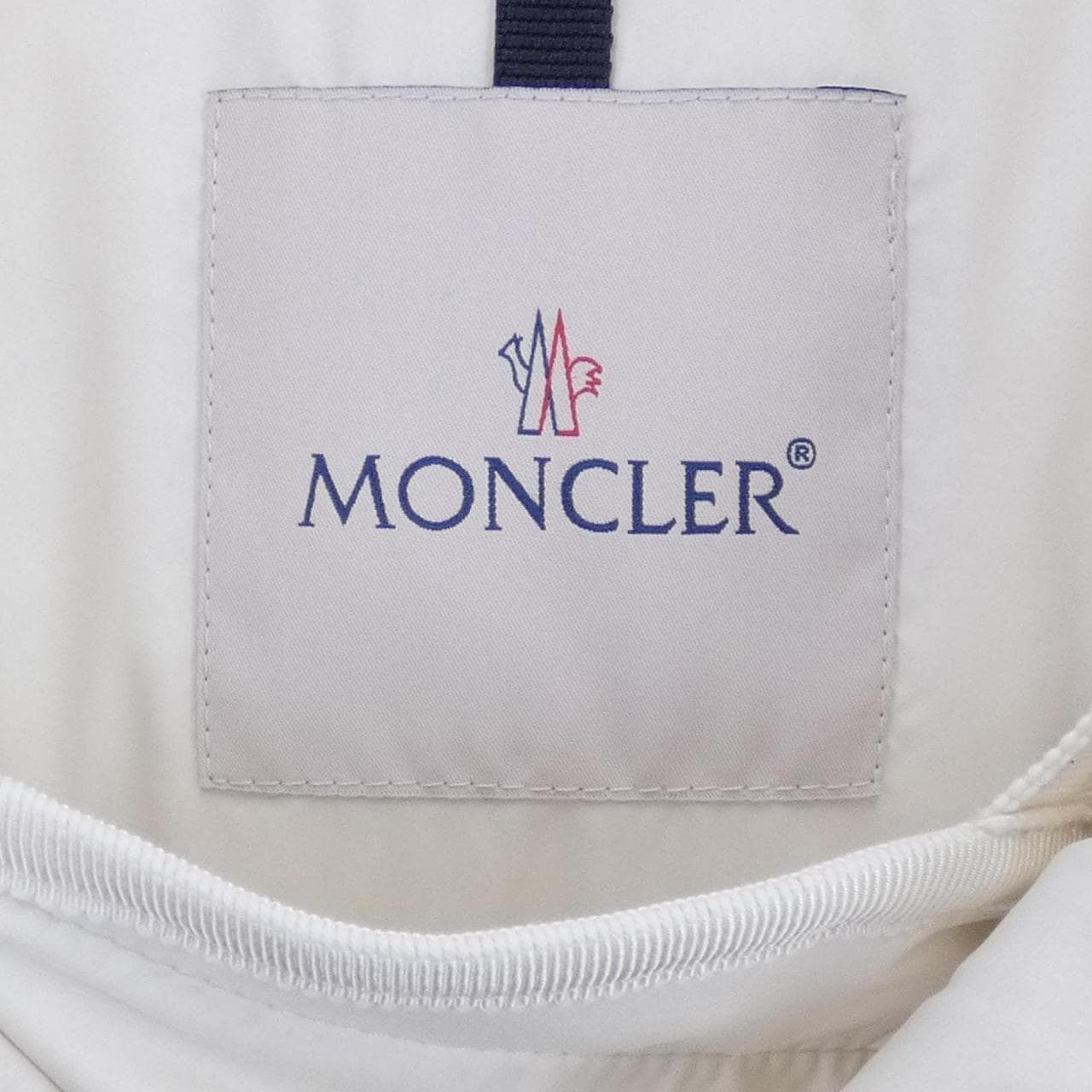 モンクレール MONCLER ダウンジャケット