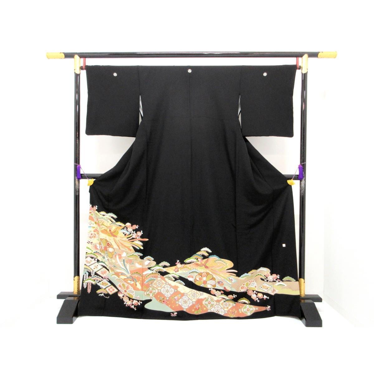 留袖　友禅金彩加工　刺繍入り　丸に三ツ柏