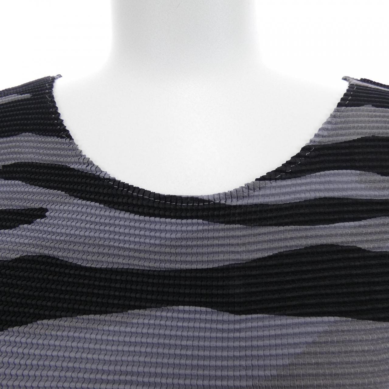 ミーイッセイミヤケ me ISSEY MIYAKE MI41FK646 トップス