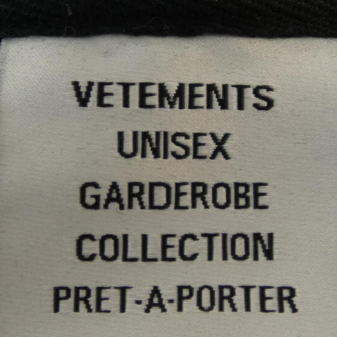 ヴェトモン VETEMENTS UE52TR380B パーカー
