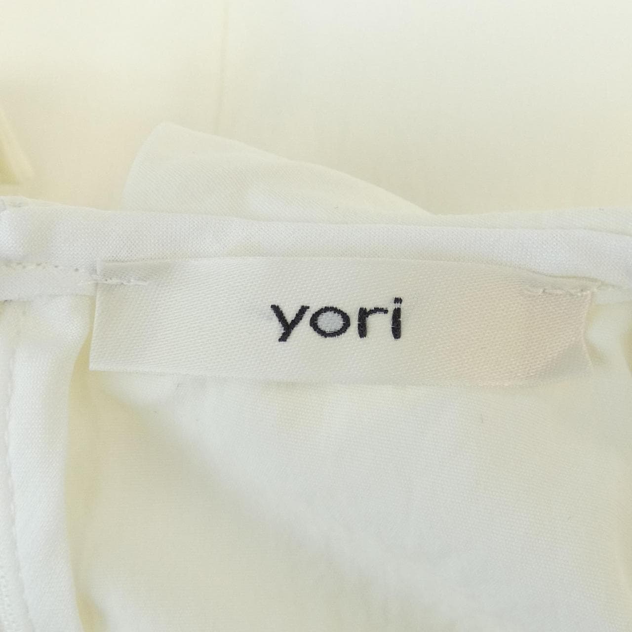 ヨリ yori トップス