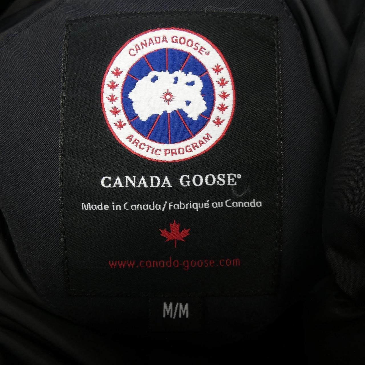 加拿大鹅CANADA GOOSE羽绒大衣