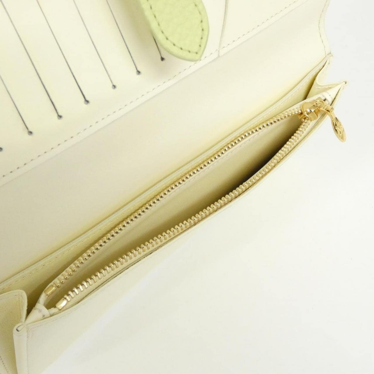 ルイヴィトン トリヨン LVヴェルティカル ウォレット M82512 財布