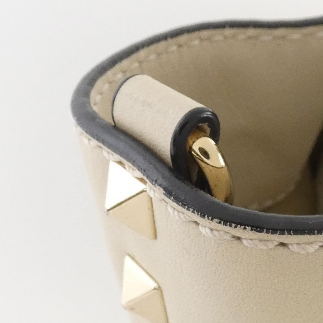 ヴァレンティノガラヴァーニ バッグ