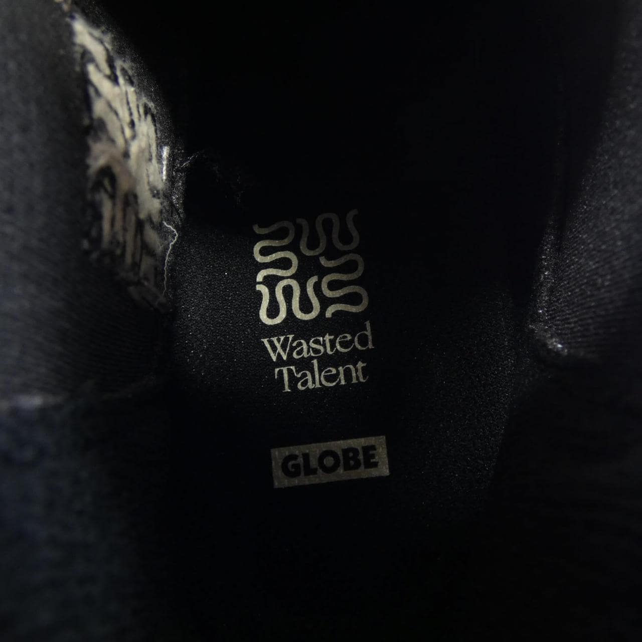 GLOBE Wasted Talent ブーツ