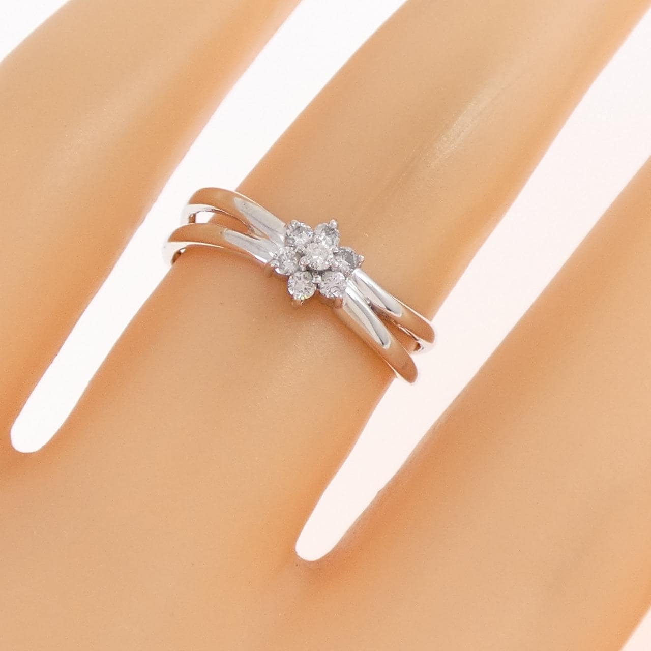 K18WG フラワー ダイヤモンド リング 0.10CT