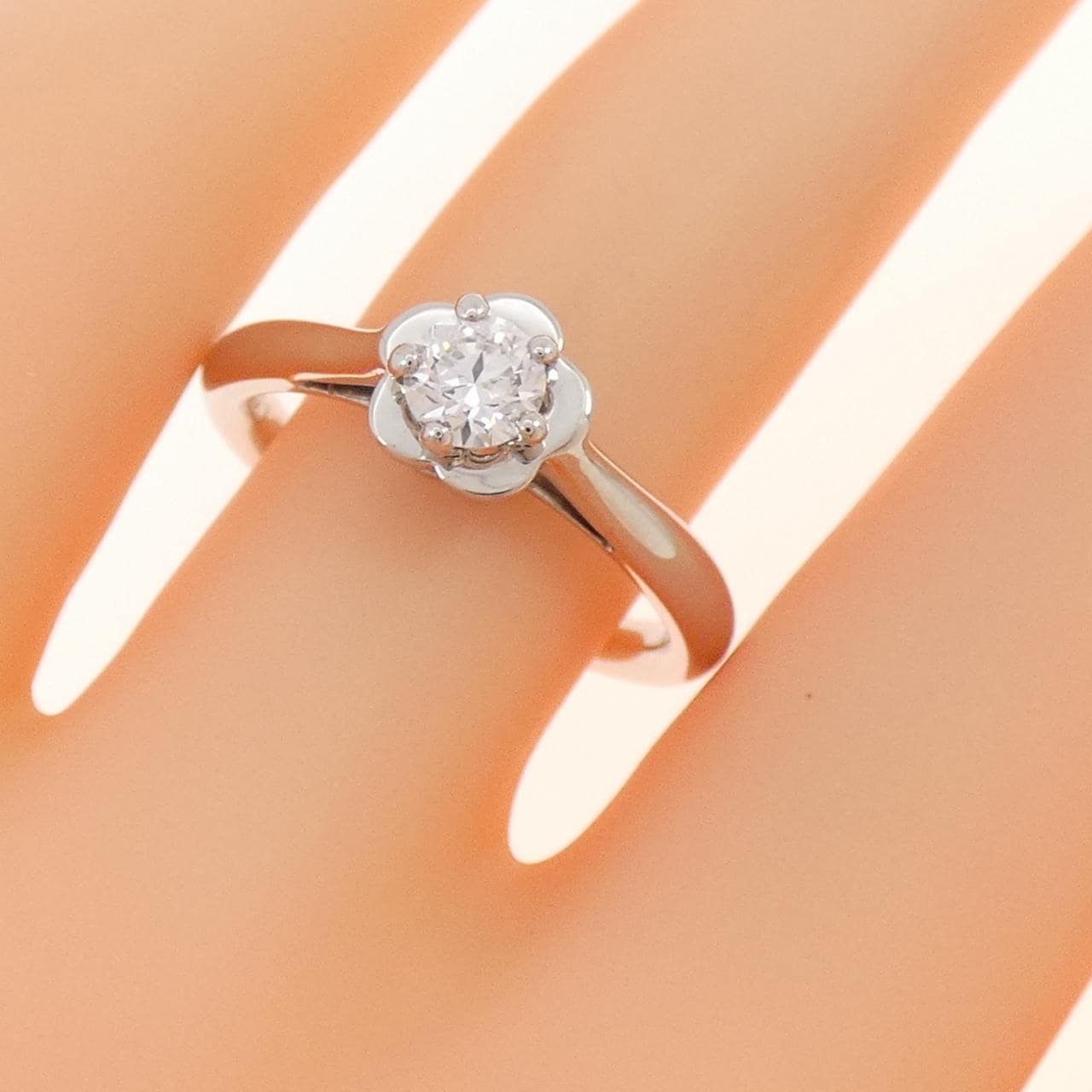 シャネル カメリア リング 0.30CT D VVS1 3EXT