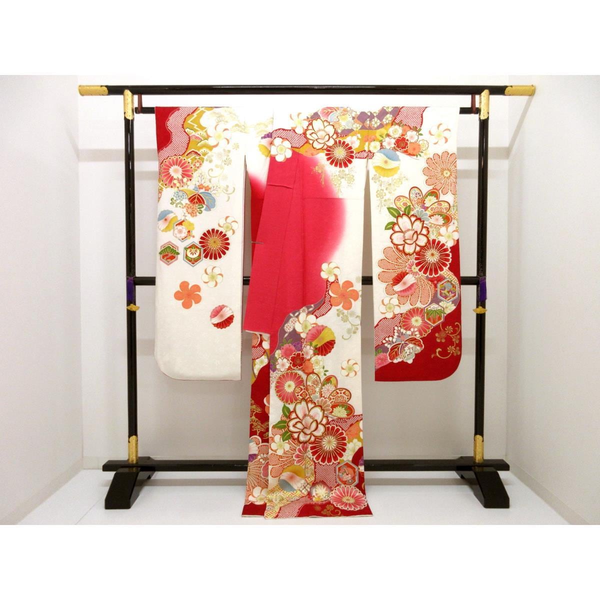 振袖　友禅金彩加工　刺繍入り