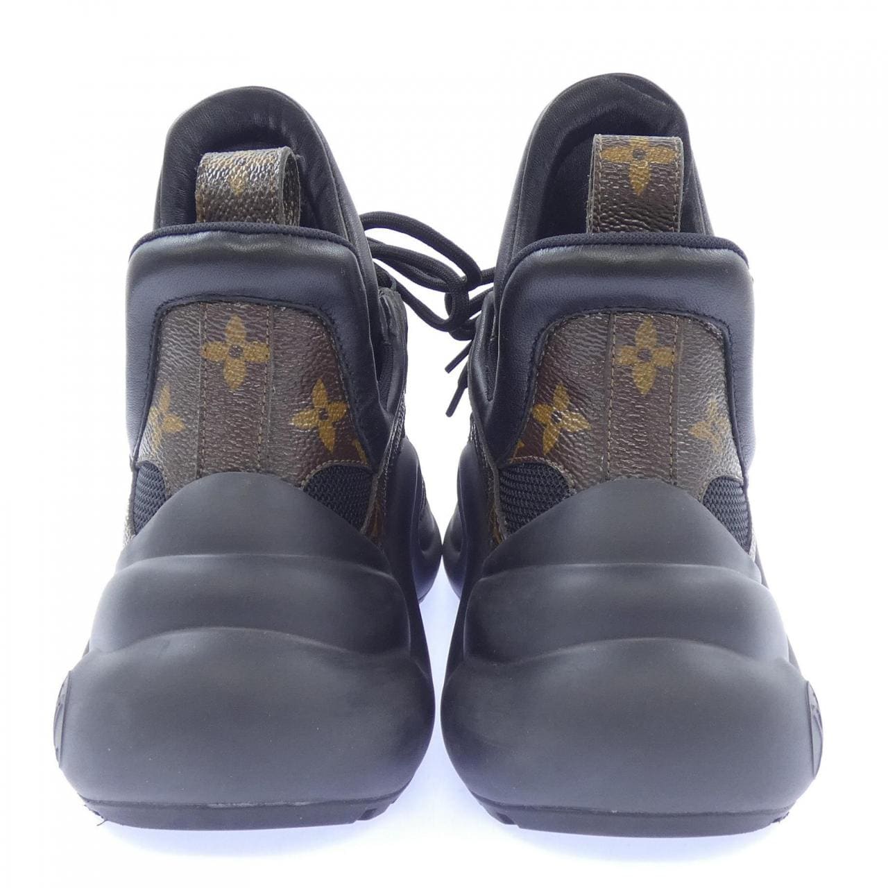 ルイヴィトン LOUIS VUITTON パテントモノグラムキャンバス アークライトライン スニーカー