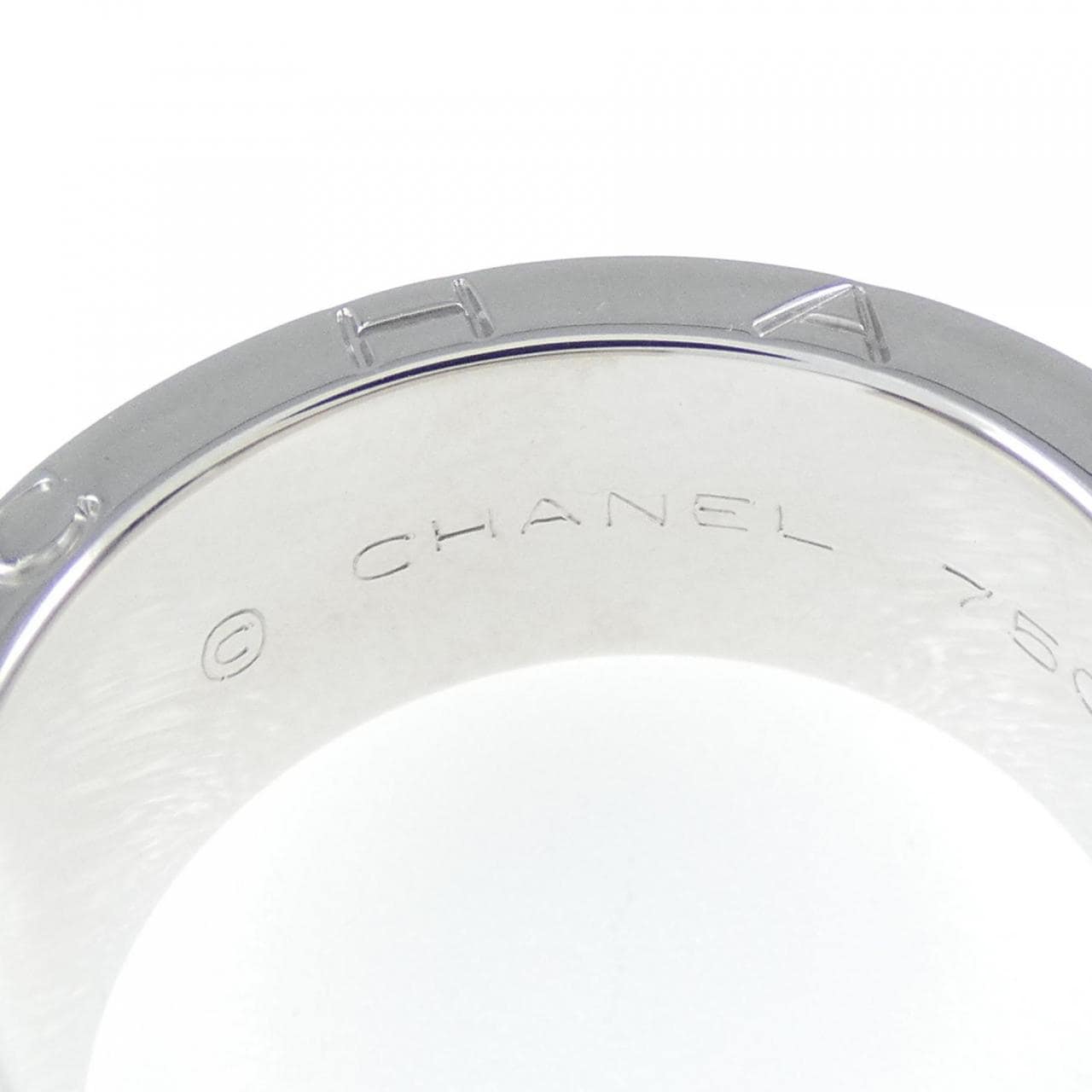 CHANEL C Signature Medium Ring