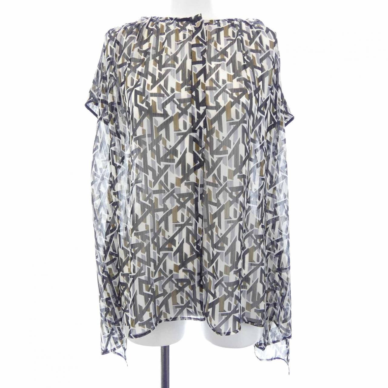 ニジュウサンク 23区 トップス