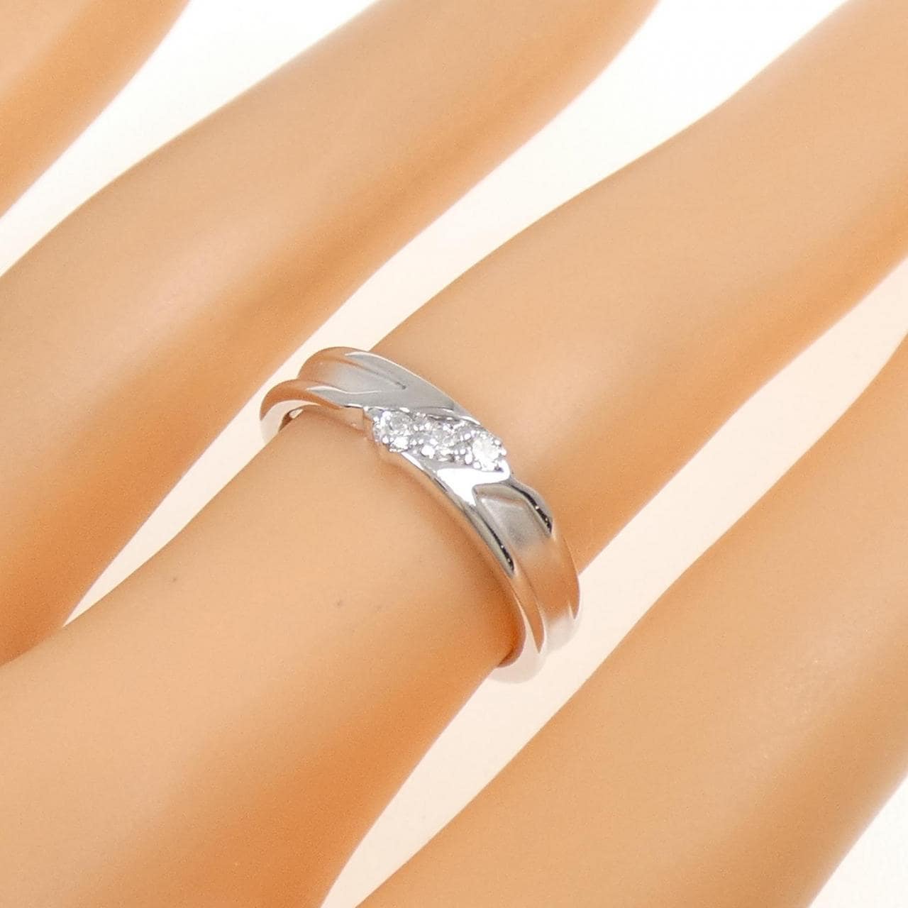 K14WG スリーストーン ダイヤモンド リング 0.10CT