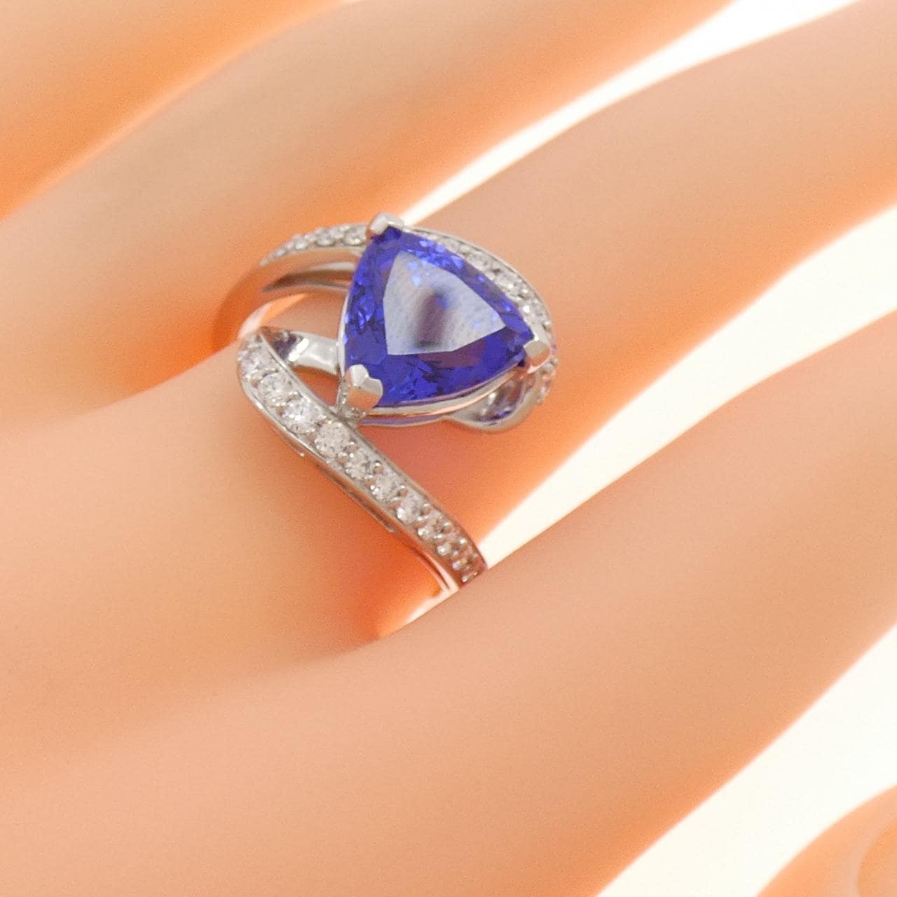 GSTB Tanzanite Ring 3.987CT