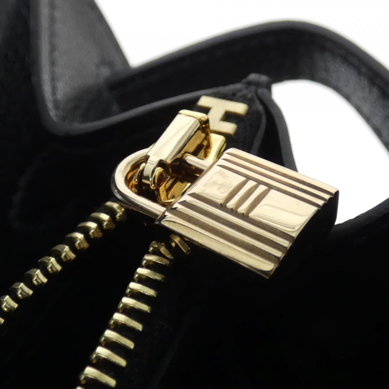 エルメス ケリー クラシック トゥー ゴー エレクトラム 087193CT ショルダーウォレット