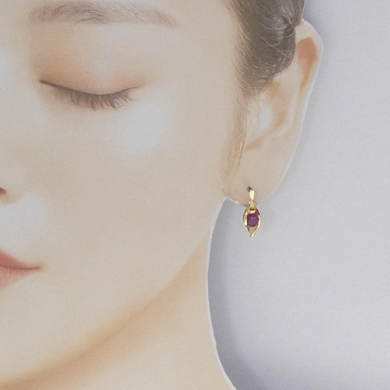 [BRAND NEW] K18YG Garnet earrings