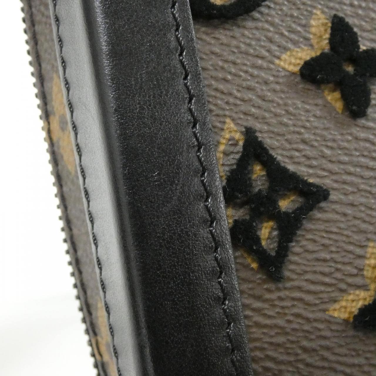 ルイヴィトン モノグラム タフタージュ ヴァーティカル ソフトトランク M45044 ショルダーバッグ