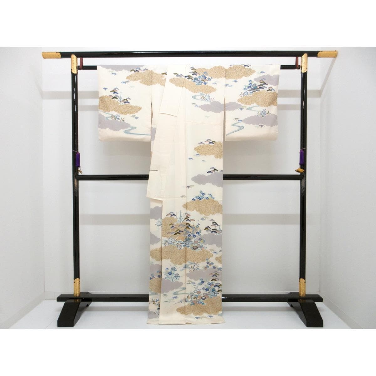 訪問着　友禅金彩加工　刺繍入り