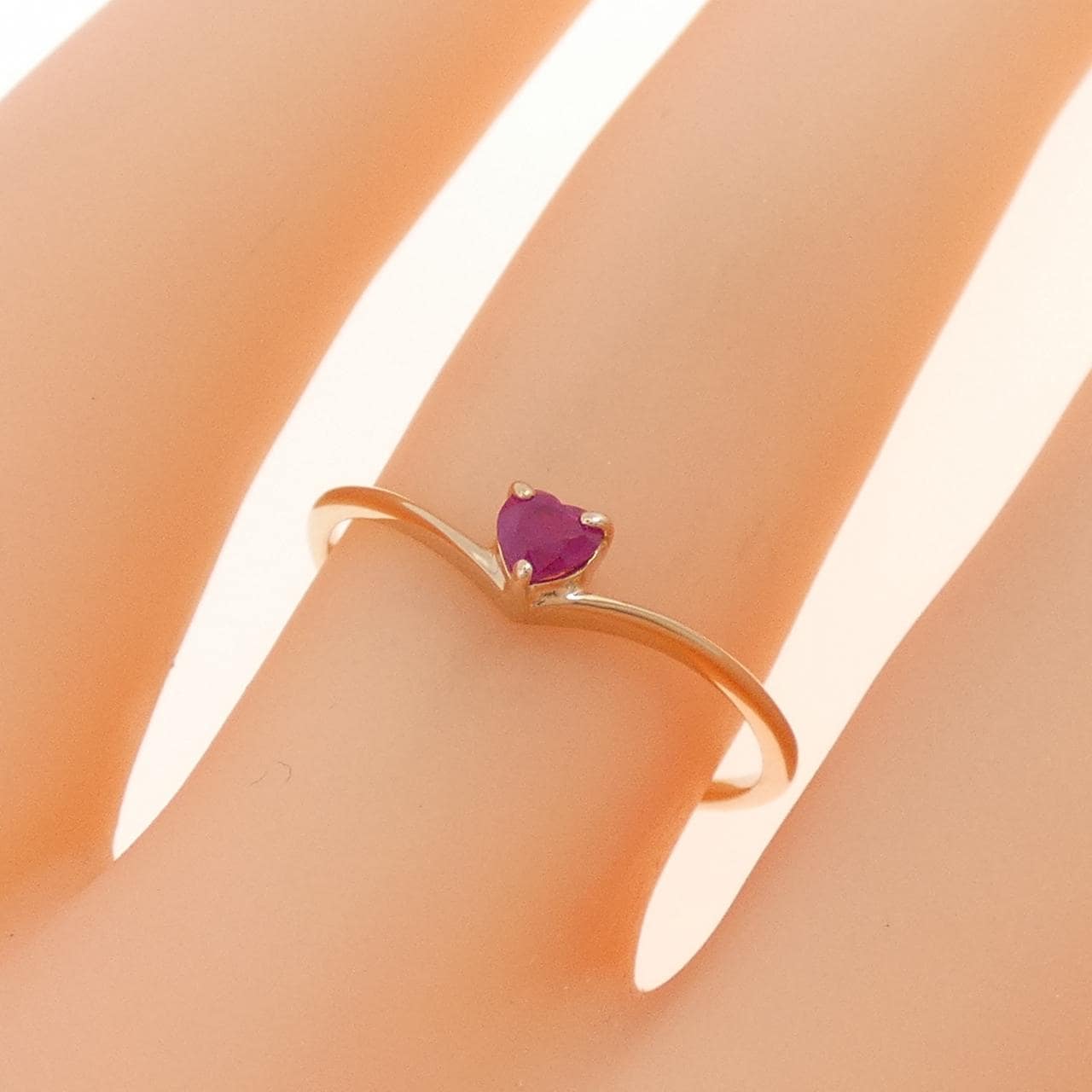 K18PG Heart Ruby Ring